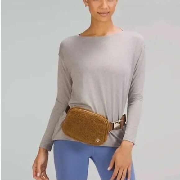 Lululemon Everywhere Sherpa Fleece Belt Bag Burnt Caramel - Picture 1 of 13